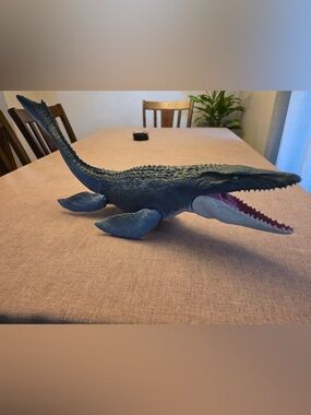 Mosasaurus Jurassic World Fallen kingdom Real Feel 28 inch Dinosaur Hasbro Toy